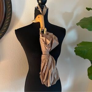 Duck Head Vintage Beige Umbrella with Wooden Duck Head Handle Snap Closure